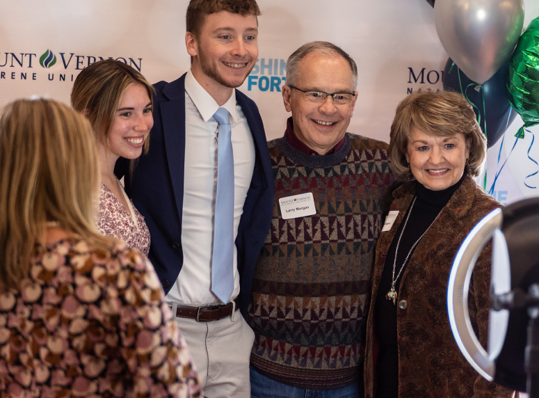 An MVNU smiling for a photo with their family