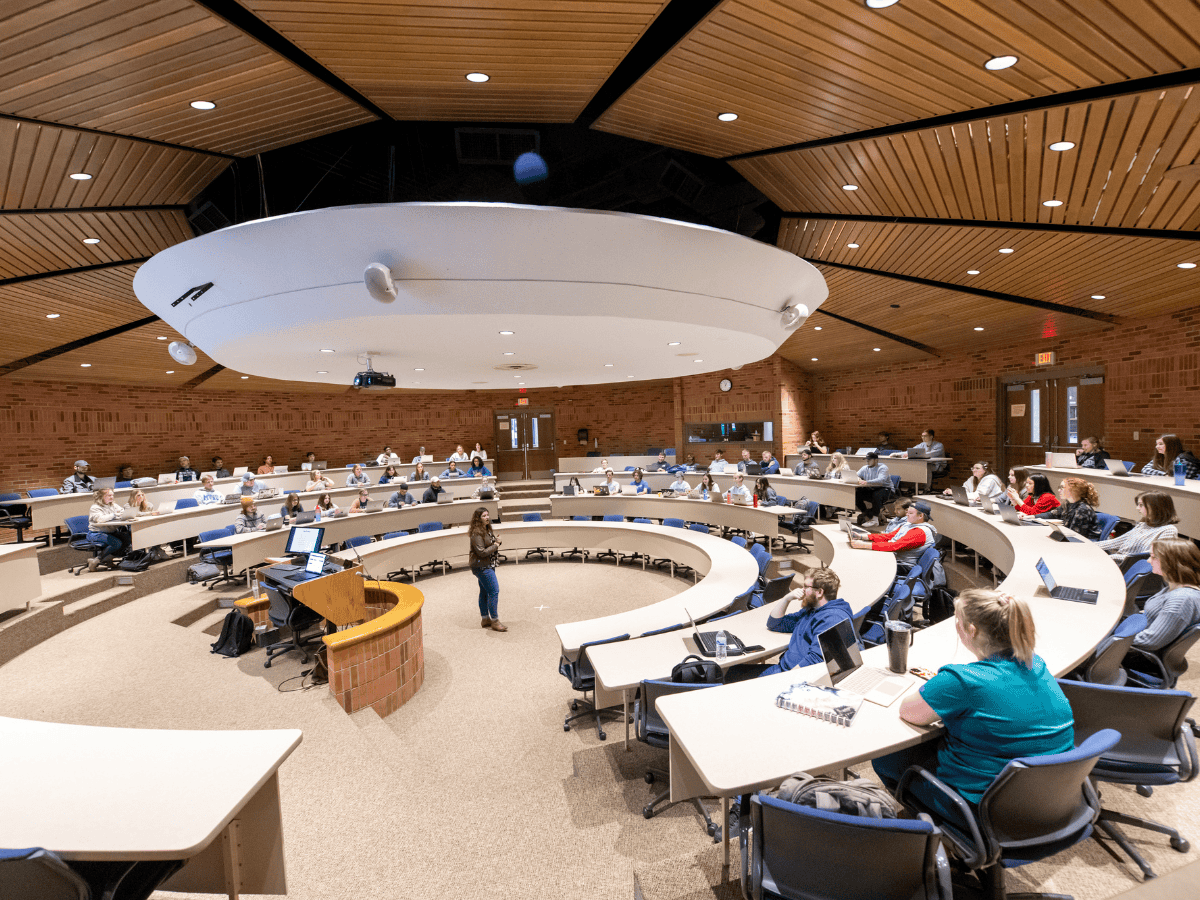 management MVNU Mount Vernon Nazarene University round room MVNU undergraduate accounting students studying together on campus in Ohio